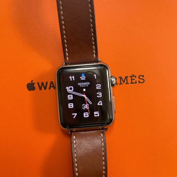 HERMES APPLE WATCH , WITH 38mm FAUVE BERENIA HANDMADE LEATHER DOUBLE TOUR BAND - Picture 14 of 16